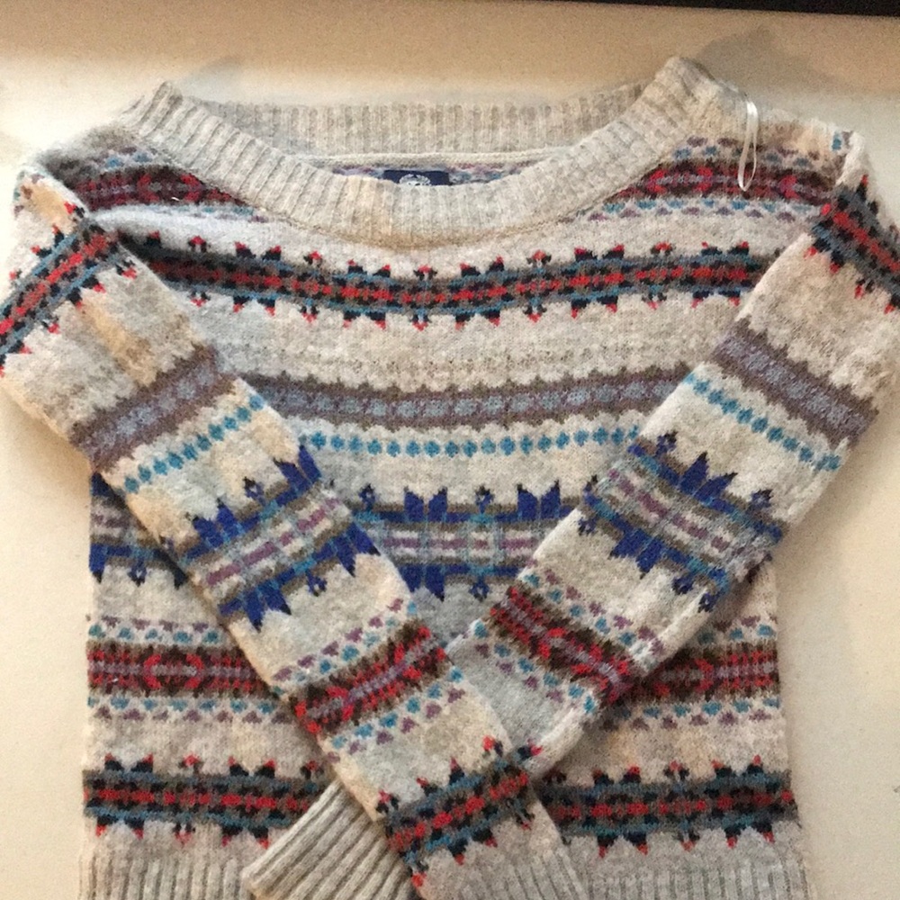 American Eagle Cute Shoulder Sweater